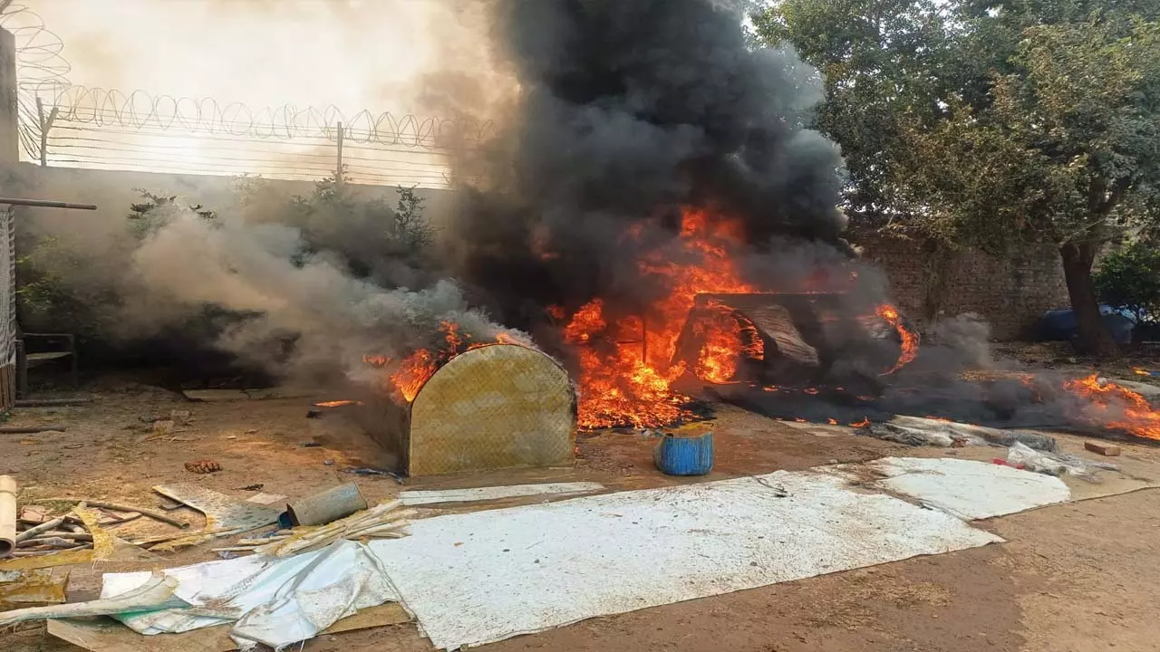 Baghpat News: बागपत में केमिकल ड्रम धमाके से लगी भीषण आग – एक युवक गंभीर रूप से झुलसा