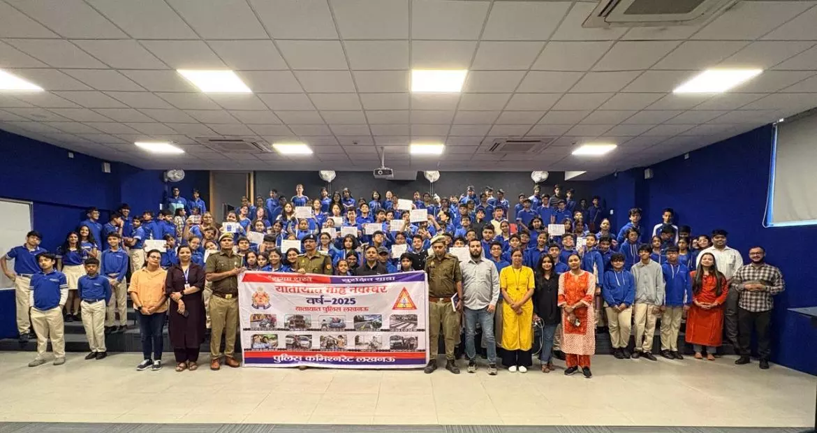 Lucknow News: ट्रैफिक पुलिस की कुंस्कैप्सकोलन स्कूल में वर्कशॉप, नन्हे हाथों में अब ‘सुरक्षा की कमान’ Lucknow News: ट्रैफिक पुलिस की कुंस्कैप्सकोलन स्कूल में वर्कशॉप, नन्हे हाथों में अब ‘सुरक्षा की कमान’