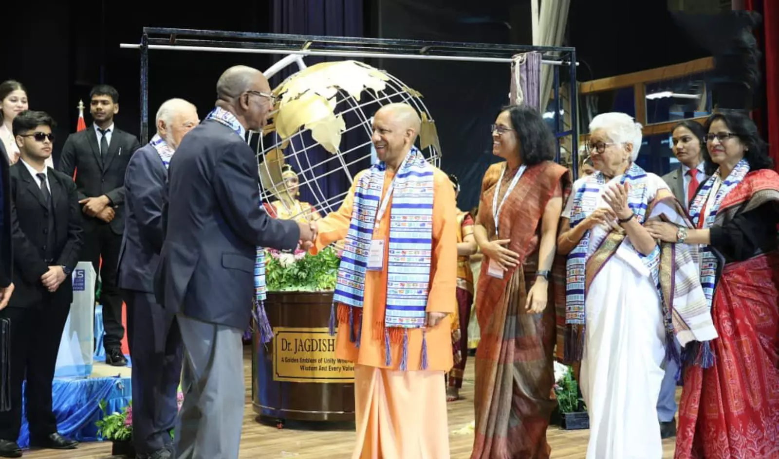 Lucknow News: 52 देशों के न्यायविदों का भव्य स्वागत- ताजमहल ने किया मंत्रमुग्ध, CMS में अंतरराष्ट्रीय सम्मेलन का शुभारंभ