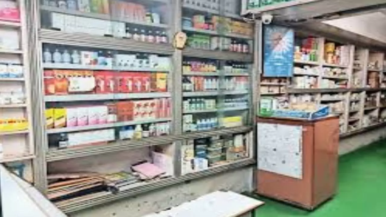 Locknow News: अब गली-मोहल्लों के घरों में नहीं खुलेंगे मेडिकल स्टोर, सरकार ने किया बड़ा फैसला Locknow News: अब गली-मोहल्लों के घरों में नहीं खुलेंगे मेडिकल स्टोर, सरकार ने किया बड़ा फैसला