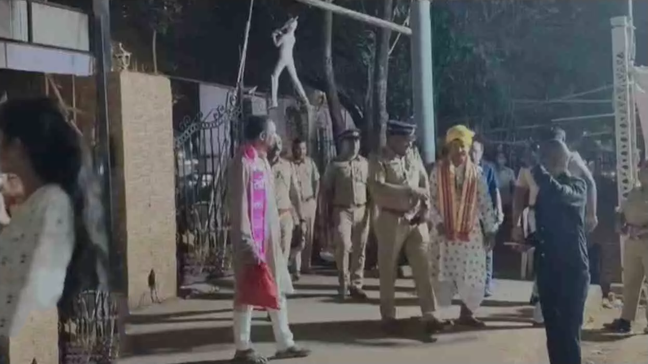 Mathura News: मुंबई में श्रीकृष्ण जन्मभूमि केस के याचिकाकर्ता दिनेश फलाहारी महाराज पर हमले का आरोप Mathura News: मुंबई में श्रीकृष्ण जन्मभूमि केस के याचिकाकर्ता दिनेश फलाहारी महाराज पर हमले का आरोप