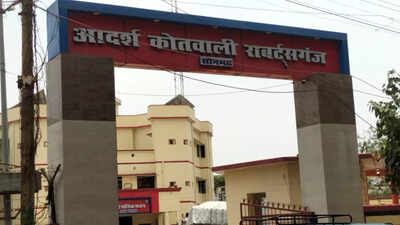 Sonbhadra News: घर में घुस आए हमलावरों से डेढ़ घंटे तक मां-बेटी ने किया संघर्ष, एक आरोपी ग्रामीणों के हत्थे चढ़ा