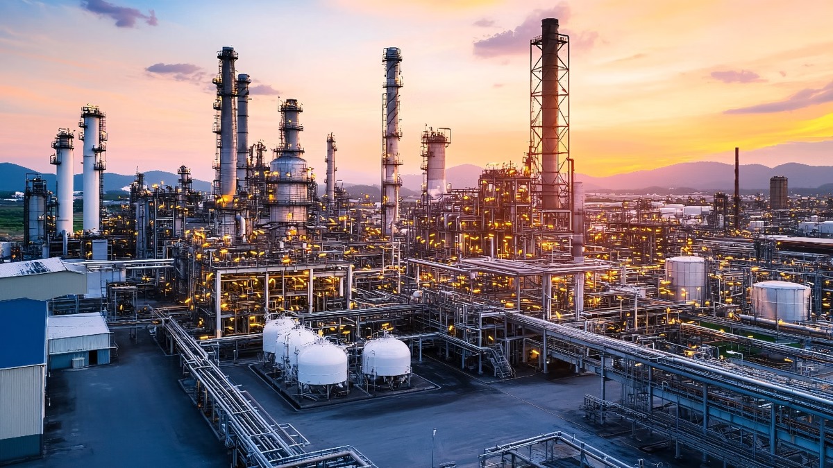 अमेरिकी दबाव में रूसी तेल निर्यात घटा, मॉस्को का राजस्व 11 अरब डॉलर पर पहुंचा