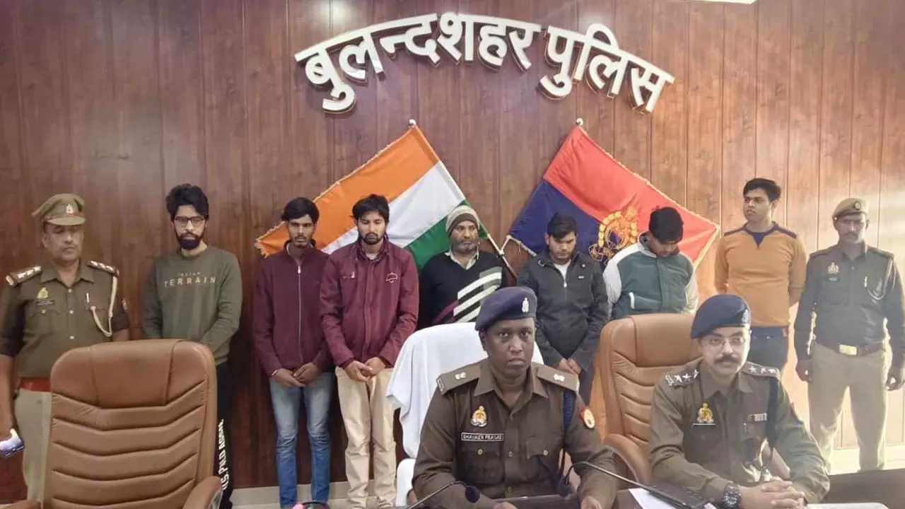 Bulandshahr News: ऑनलाइन गेमिंग व हवाला रैकेट का भंडाफोड़, इंजीनियर समेत 6 गिरफ्तार Bulandshahr News: ऑनलाइन गेमिंग व हवाला रैकेट का भंडाफोड़, इंजीनियर समेत 6 गिरफ्तार