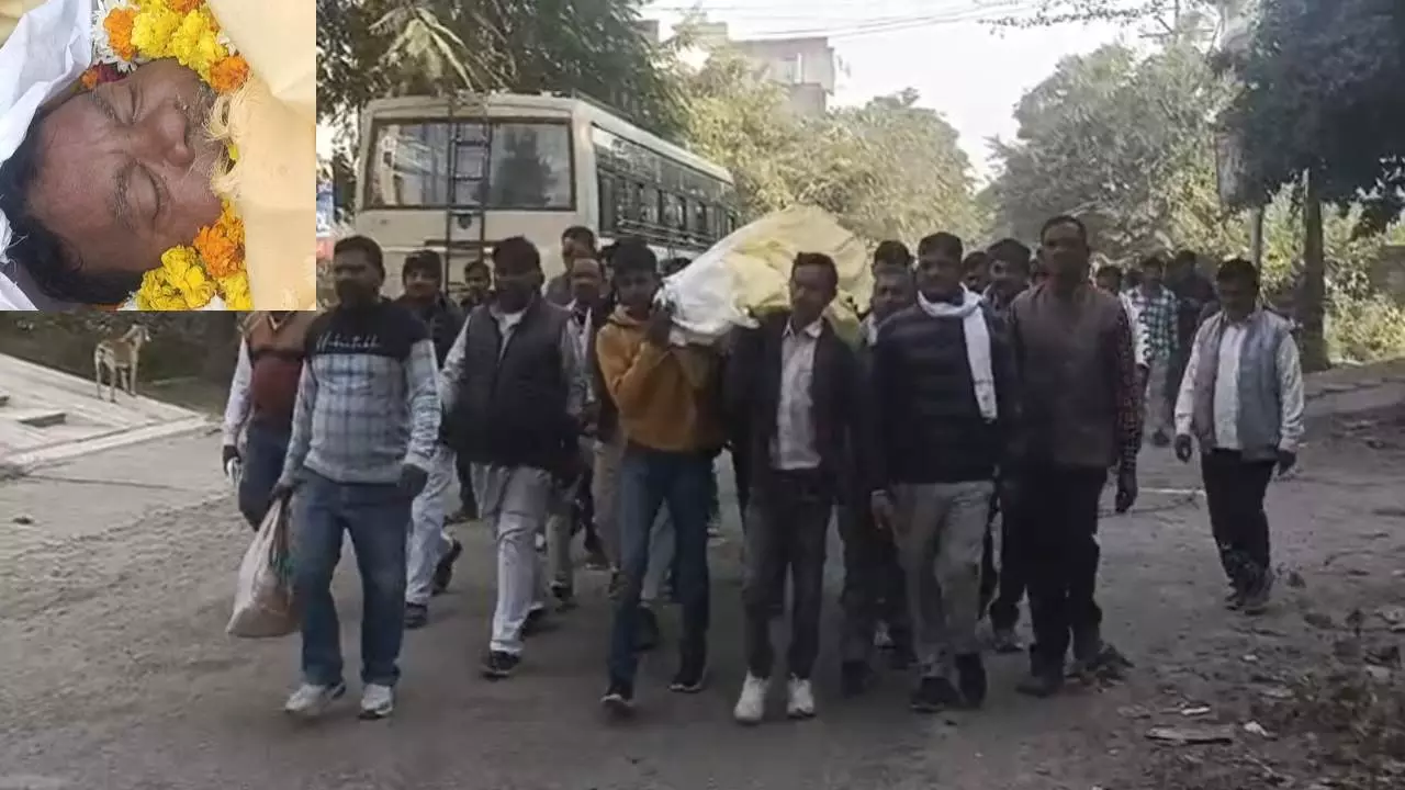 Kasganj BLO Death: SIR ड्यूटी के दौरान BLO रोहताश की मौत से गुस्सा, शिक्षकों ने निर्वाचन आयोग पर कार्यभार बढ़ाने का लगाया आरोप