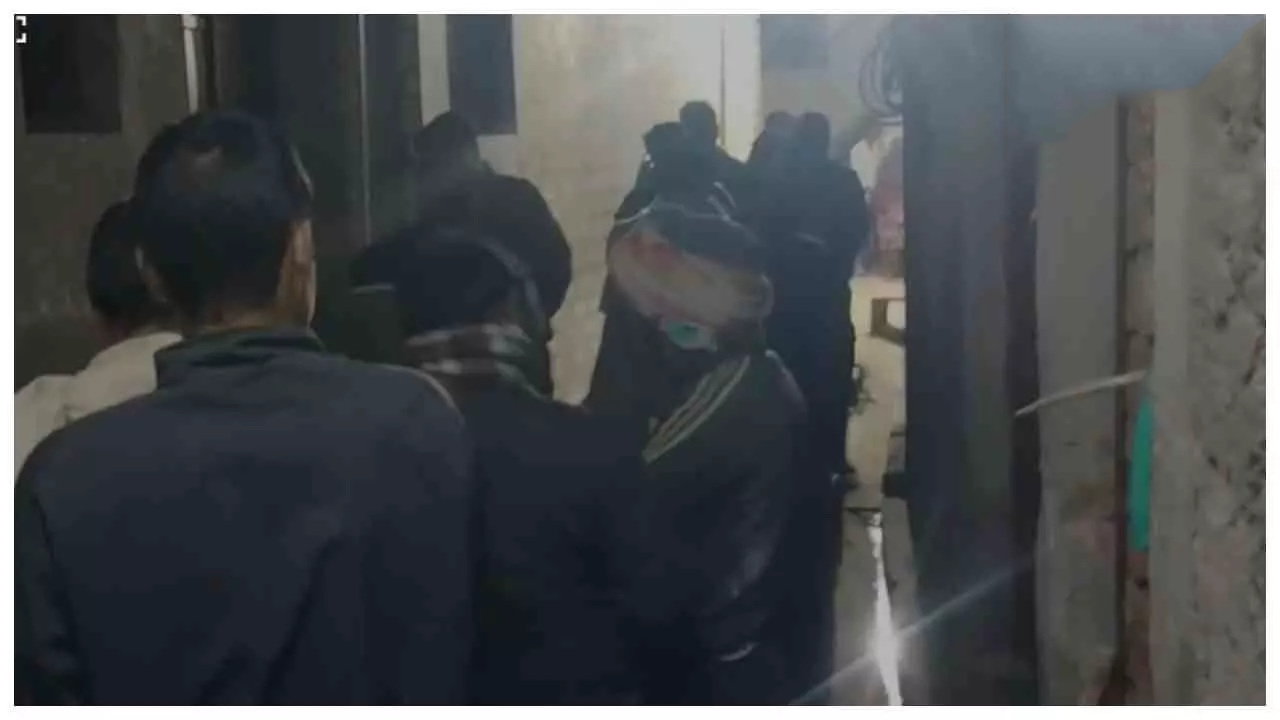 Mathura News: शादी में गए परिवार के बंद घर से करोड़ों की चोरी, पुलिस की जांच तेज