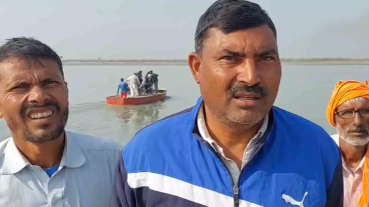 Bijnor News: बिजनौर में 20 गांवों के ग्रामीण रोज गंगा पार करते समय झेलते हैं मौत का जोखिम