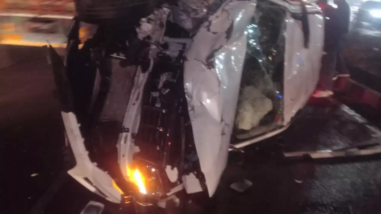 Hapur News: एनएच-9 पर भीषण टक्कर में दो दोस्तों की दर्दनाक मौत, तीन गंभीर Hapur News: एनएच-9 पर भीषण टक्कर में दो दोस्तों की दर्दनाक मौत, तीन गंभीर