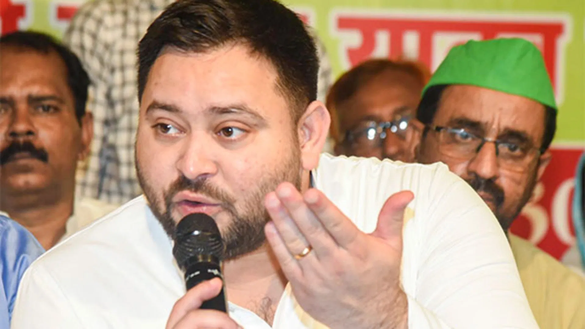 तेजस्वी यादव के नाम BJP का पोस्टर, तस्वीर विपक्षी नेता की; जानिए पोस्टर पर क्या लिखा है