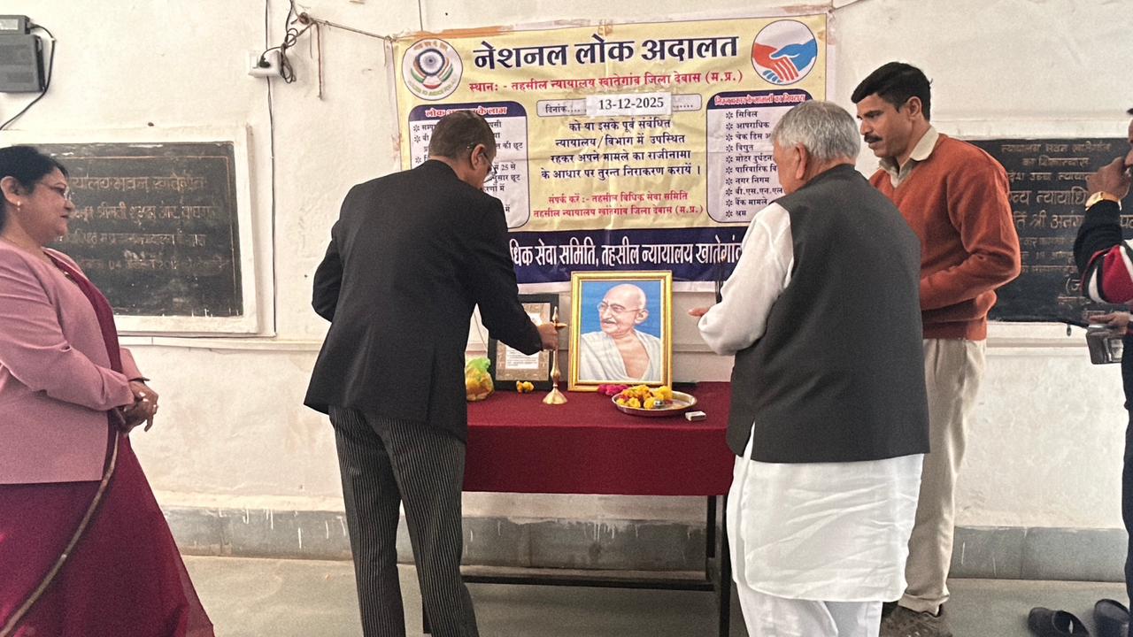 मिट गए शिकवे गिले: अदालत में दंपती ने एक-दूसरे को पहनाई माला, सुलह के बाद साथ लौटे घर