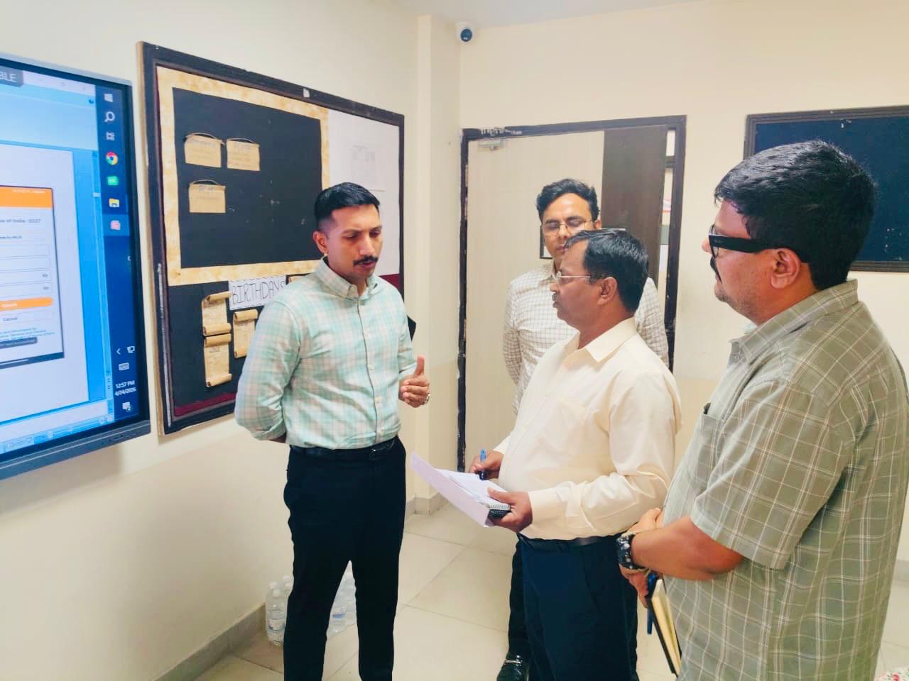 जनगणना-2027 की तैयारियों का जायजा: लखनऊ DM का प्रशिक्षण केंद्रों पर निरीक्षण, 100% उपस्थिति के निर्देश जनगणना-2027 की तैयारियों का जायजा: लखनऊ DM का प्रशिक्षण केंद्रों पर निरीक्षण, 100% उपस्थिति के निर्देश