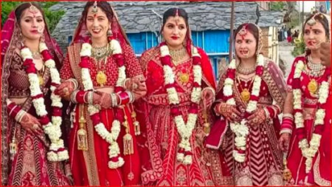 एक ही घर में गूंजी शहनाई: 5 दुल्हनें आईं बारात लेकर, 1 बेटी की विदाई—एक साथ हुईं 6 शादियां एक ही घर में गूंजी शहनाई: 5 दुल्हनें आईं बारात लेकर, 1 बेटी की विदाई—एक साथ हुईं 6 शादियां