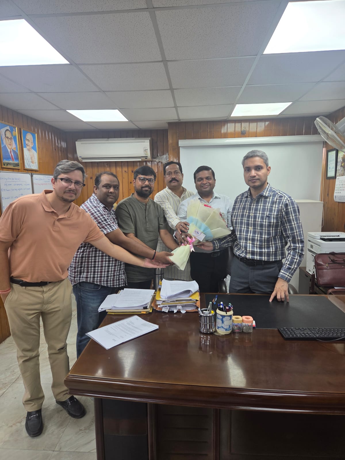 यूपीनेडा के नए निदेशक बने रविंद्र सिंह (IAS), टीम सेवा ने किया स्वागत यूपीनेडा के नए निदेशक बने रविंद्र सिंह (IAS), टीम सेवा ने किया स्वागत