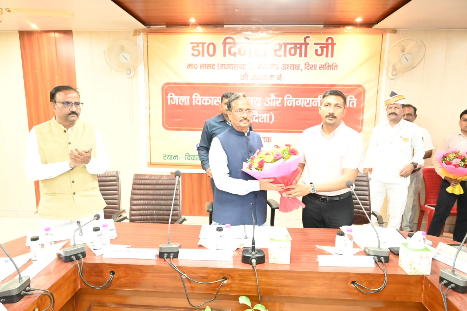 शासकीय योजनाओं के क्रियान्वयन एवं सत्यापन में जनप्रतिनिधियों की सहभागिता सुनिश्चित की जाए- मा0 सांसद शासकीय योजनाओं के क्रियान्वयन एवं सत्यापन में जनप्रतिनिधियों की सहभागिता सुनिश्चित की जाए- मा0 सांसद