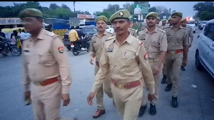 कुठौंद कस्बा का वरिष्ठ उप निरीक्षक शील वन्त सिंह ने किया पैदल मार्च, कुठौंद कस्बा का वरिष्ठ उप निरीक्षक शील वन्त सिंह ने किया पैदल मार्च,
