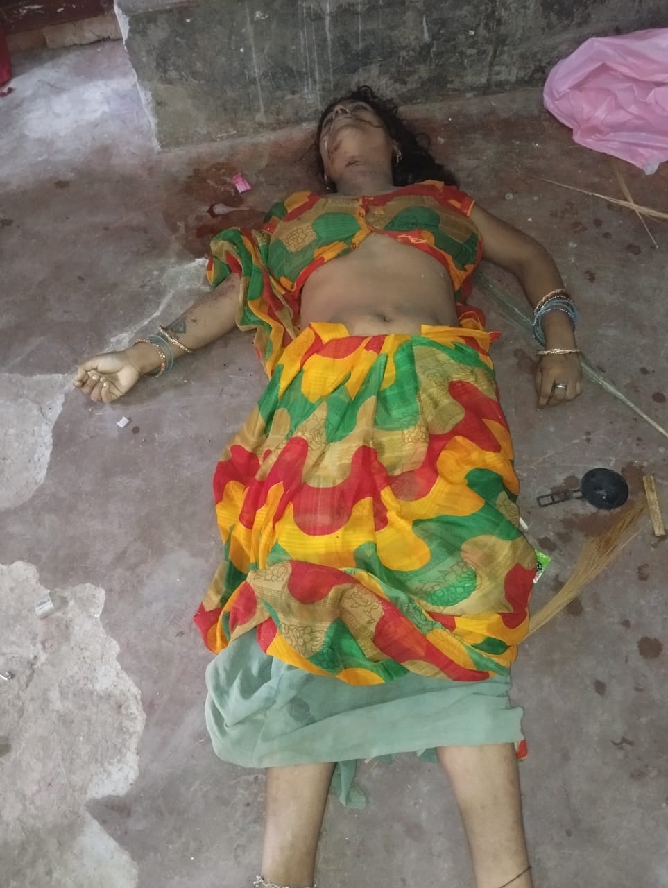 सिद्धार्थनगर में विवाहिता की संदिग्ध मौत से सनसनी, मायके पक्ष ने लगाए गंभीर आरोप सिद्धार्थनगर में विवाहिता की संदिग्ध मौत से सनसनी, मायके पक्ष ने लगाए गंभीर आरोप