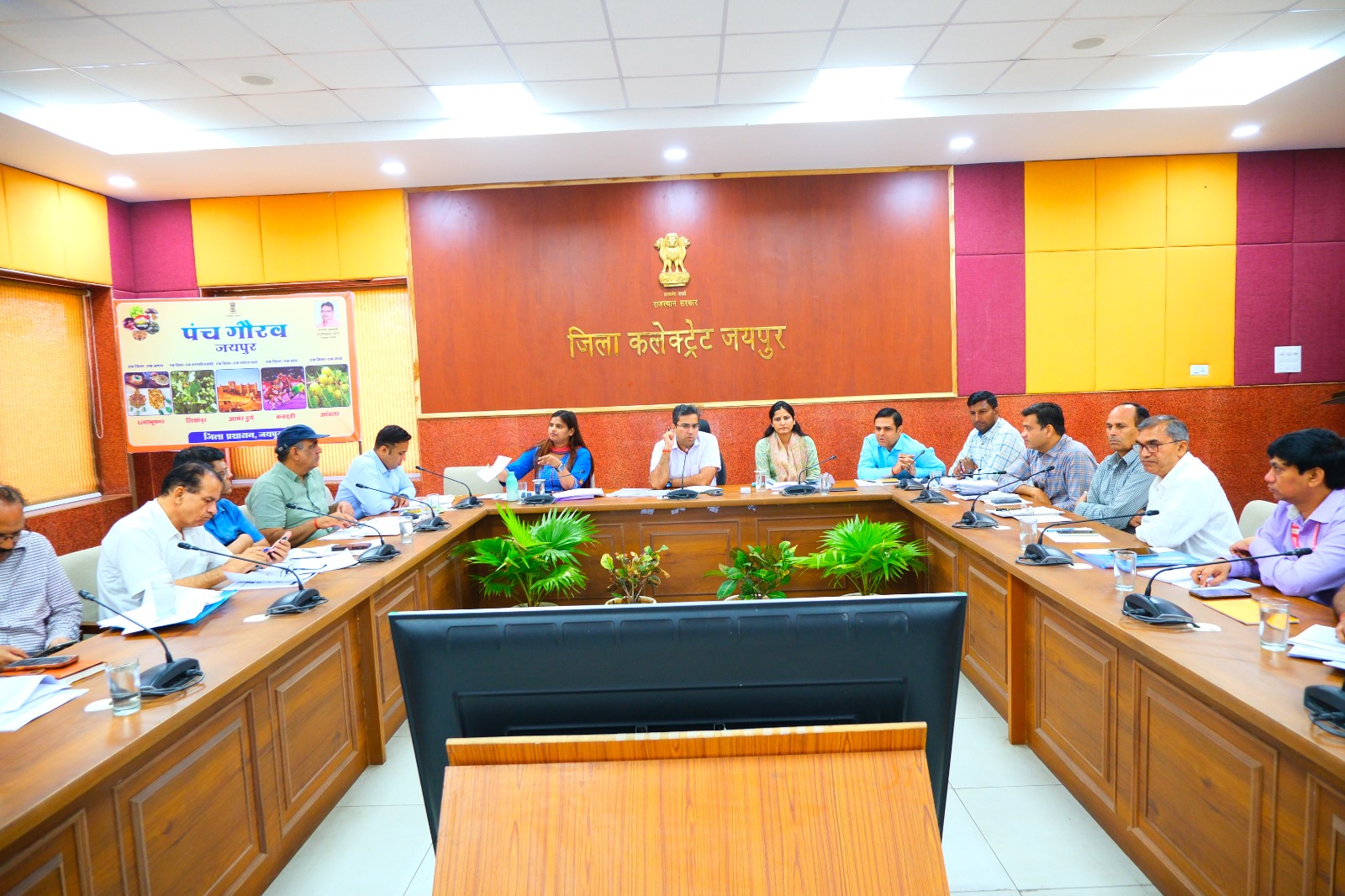 जयपुर में फ्लैगशिप योजनाओं की समीक्षा बैठक, पात्रों तक योजनाओं का लाभ पहुंचाने पर जोर जयपुर में फ्लैगशिप योजनाओं की समीक्षा बैठक, पात्रों तक योजनाओं का लाभ पहुंचाने पर जोर