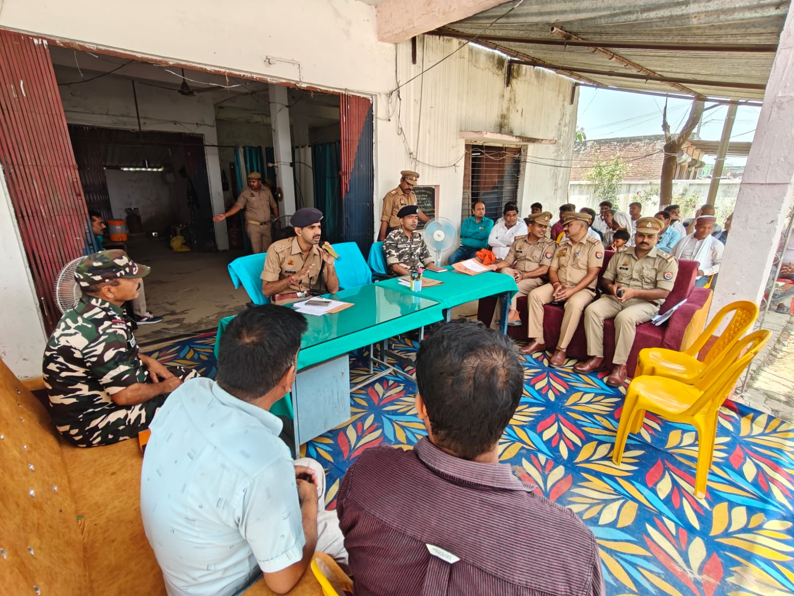 भारत-नेपाल सीमा पर ‘ऑपरेशन कवच’ का सख्त पहरा, तस्करी रोकने को पुलिस-एसएसबी की बड़ी बैठक भारत-नेपाल सीमा पर ‘ऑपरेशन कवच’ का सख्त पहरा, तस्करी रोकने को पुलिस-एसएसबी की बड़ी बैठक