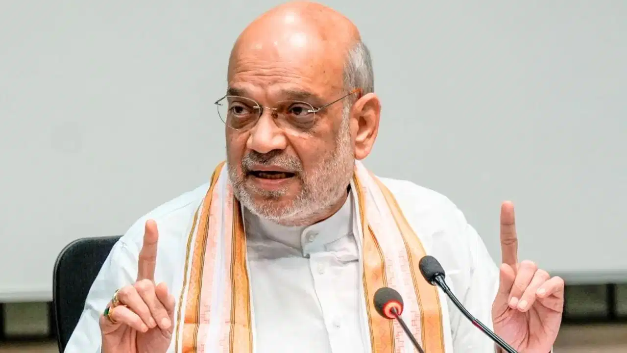 अमित शाह का सीमा दौरा: नई सुरक्षा रणनीति से बॉर्डर सुरक्षा होगी और मजबूत अमित शाह का सीमा दौरा: नई सुरक्षा रणनीति से बॉर्डर सुरक्षा होगी और मजबूत