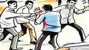 जयपुर में पुलिसकर्मी पर युवक से मारपीट का आरोप, बाइक गिरने से गंभीर चोट
