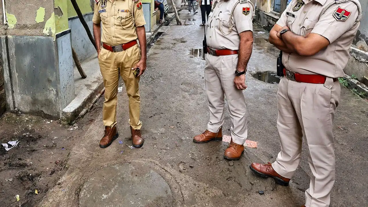 जयपुर में युवती से दरिंदगी! मंदिर से लौट रही थी, रास्ते से उठाकर गैंगरेप का आरोप जयपुर में युवती से दरिंदगी! मंदिर से लौट रही थी, रास्ते से उठाकर गैंगरेप का आरोप