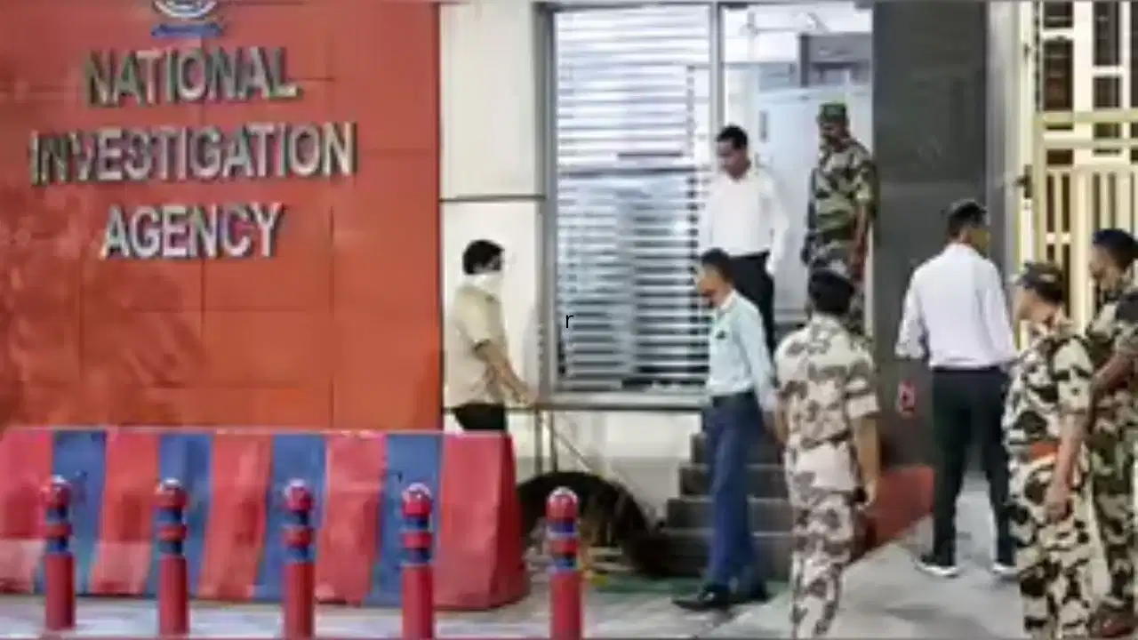 टेरर फंडिंग पर NIA का बड़ा एक्शन, जम्मू-कश्मीर में कई ठिकानों पर छापेमारी टेरर फंडिंग पर NIA का बड़ा एक्शन, जम्मू-कश्मीर में कई ठिकानों पर छापेमारी