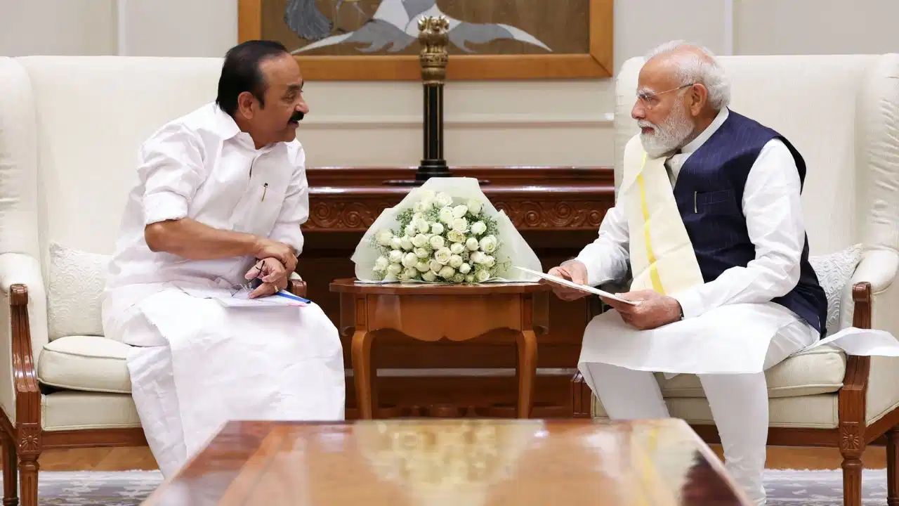 केरल CM वी.डी. सतीशन ने PM मोदी से की पहली मुलाकात, शपथ के बाद हुई अहम चर्चा केरल CM वी.डी. सतीशन ने PM मोदी से की पहली मुलाकात, शपथ के बाद हुई अहम चर्चा