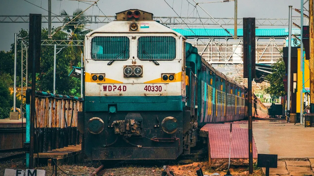 अब ट्रेन में मिलेगा हवाई सफर जैसा अनुभव, नई सुविधाएं देख रह जाएंगे दंग अब ट्रेन में मिलेगा हवाई सफर जैसा अनुभव, नई सुविधाएं देख रह जाएंगे दंग