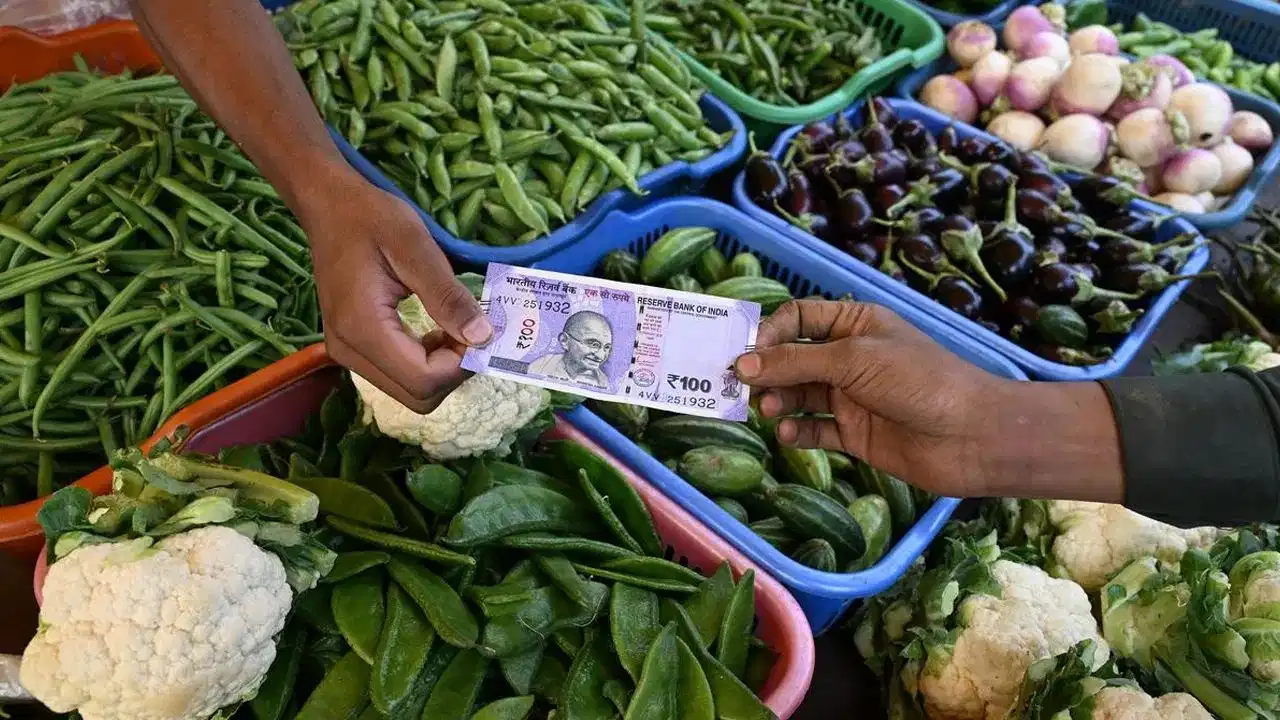 ईरान युद्ध का असर दिखना शुरू, अप्रैल में थोक महंगाई ने बनाया नया रिकॉर्ड ईरान युद्ध का असर दिखना शुरू, अप्रैल में थोक महंगाई ने बनाया नया रिकॉर्ड