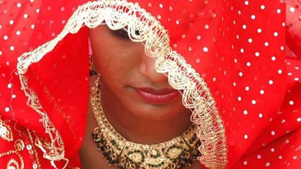 बॉयफ्रेंड से शादी के बाद रिश्ते में आई दरार, पैर टूटने पर मायके गई पत्नी, प्रेग्नेंसी रिपोर्ट के बाद रखी ये मांग बॉयफ्रेंड से शादी के बाद रिश्ते में आई दरार, पैर टूटने पर मायके गई पत्नी, प्रेग्नेंसी रिपोर्ट के बाद रखी ये मांग