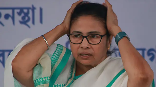 ममता बनर्जी की बढ़ी मुश्किलें, साम्प्रदायिक टिप्पणी के आरोप में हेयर स्ट्रीट थाने में दर्ज हुई एफआईआर ममता बनर्जी की बढ़ी मुश्किलें, साम्प्रदायिक टिप्पणी के आरोप में हेयर स्ट्रीट थाने में दर्ज हुई एफआईआर