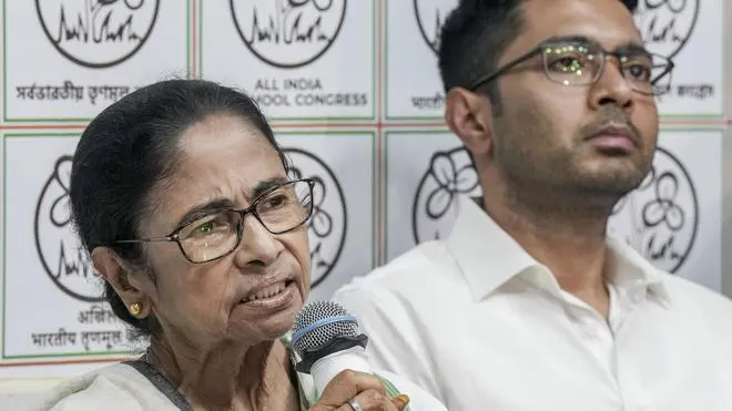 ममता बनर्जी की टीएमसी पर फिर उठे सवाल, निष्कासित नेता ऋतब्रत बनर्जी का बड़ा दावा ममता बनर्जी की टीएमसी पर फिर उठे सवाल, निष्कासित नेता ऋतब्रत बनर्जी का बड़ा दावा