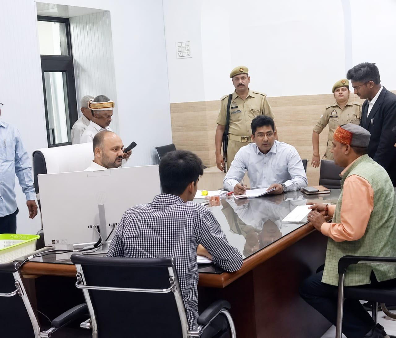 प्रतापगढ़: जिला प्रतिनिधि बड़े लाल बारी की सक्रिय पहल से गंभीर समस्या के समाधान की दिशा में बड़ी कार्रवाई प्रतापगढ़: जिला प्रतिनिधि बड़े लाल बारी की सक्रिय पहल से गंभीर समस्या के समाधान की दिशा में बड़ी कार्रवाई