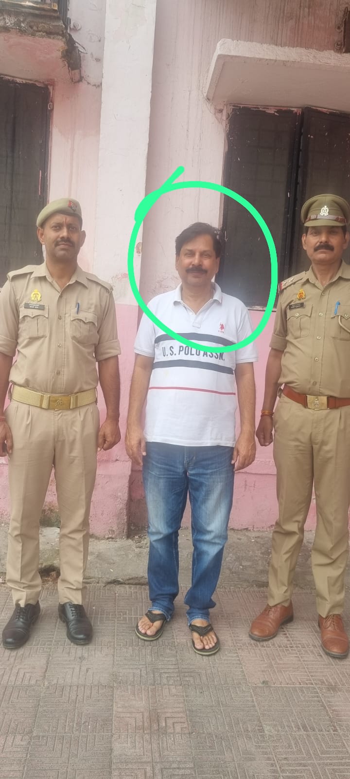 गाजियाबाद: 2.8 करोड़ रुपये बैंक घोटाले का मास्टरमाइंड पैनल एडवोकेट गिरफ्तार, EOW की बड़ी कार्रवाई गाजियाबाद: 2.8 करोड़ रुपये बैंक घोटाले का मास्टरमाइंड पैनल एडवोकेट गिरफ्तार, EOW की बड़ी कार्रवाई