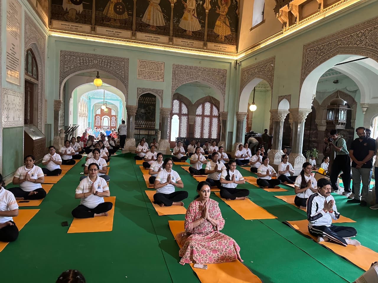 *रविवार को 5324 सैलानियों ने पार्क का भ्रमण, 261-277 पर्यटकों ने लायन व टाइगर सफारी का लिया रोमांचक अनुभव* *रविवार को 5324 सैलानियों ने पार्क का भ्रमण, 261-277 पर्यटकों ने लायन व टाइगर सफारी का लिया रोमांचक अनुभव*