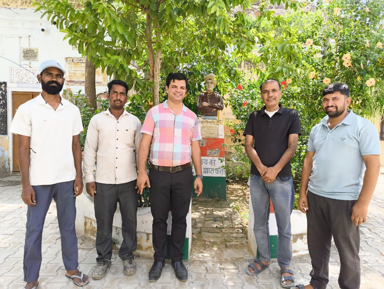 *डाबला सरकारी स्कूल में गुरु शिष्यों ने मिलकर किया सहयोग* *डाबला सरकारी स्कूल में गुरु शिष्यों ने मिलकर किया सहयोग*