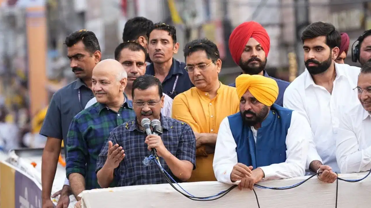 बठिंडा रोड शो में केजरीवाल का दावा, फिर मुख्यमंत्री बनेंगे भगवंत मान बठिंडा रोड शो में केजरीवाल का दावा, फिर मुख्यमंत्री बनेंगे भगवंत मान