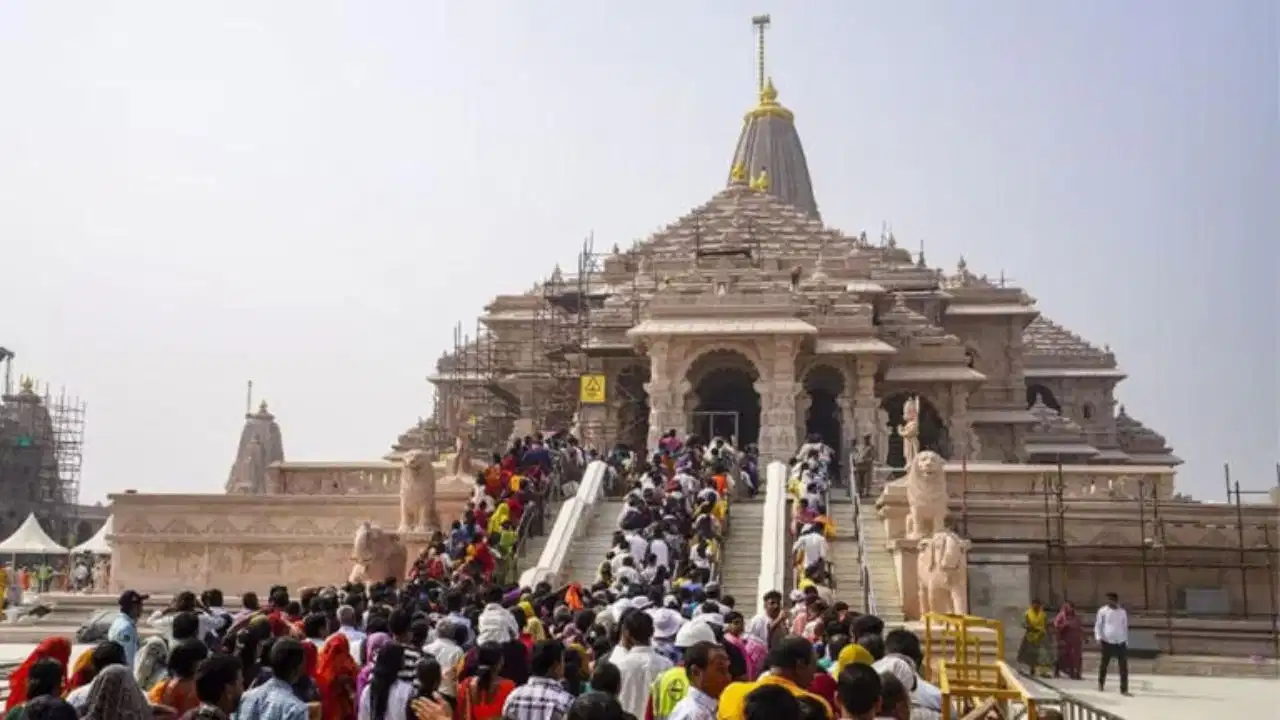 राम मंदिर चढ़ावा विवाद पर उठे सवाल, निष्पक्ष जांच को लेकर बढ़ी बहस राम मंदिर चढ़ावा विवाद पर उठे सवाल, निष्पक्ष जांच को लेकर बढ़ी बहस