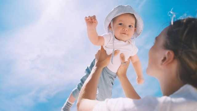 Baby Girl Names: लाडली के लिए पुराने नाम छोड़िए! बेटी को बनाना है साहसी तो चुनें ये खूबसूरत और दमदार नाम