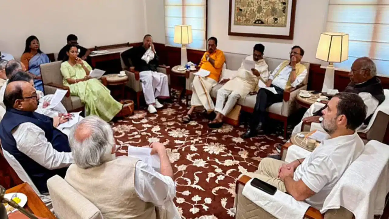 SIR पर INDIA गठबंधन का CJI को पत्र, जयराम रमेश बोले- 23 पार्टियां SURE के सिद्धांत पर मजबूत