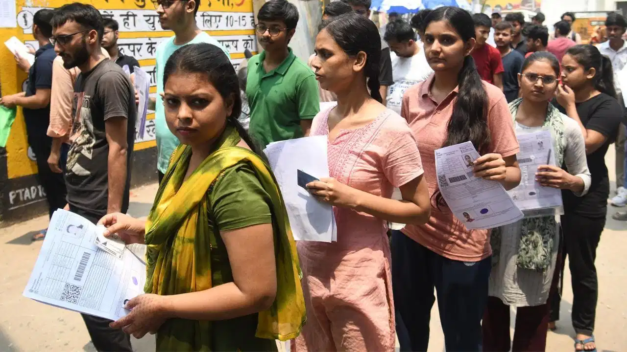 NEET UG 2026: एडमिट कार्ड डाउनलोड करना हुआ आसान, बैंक डिटेल्स दिए बिना भी मिलेगी एंट्री NEET UG 2026: एडमिट कार्ड डाउनलोड करना हुआ आसान, बैंक डिटेल्स दिए बिना भी मिलेगी एंट्री