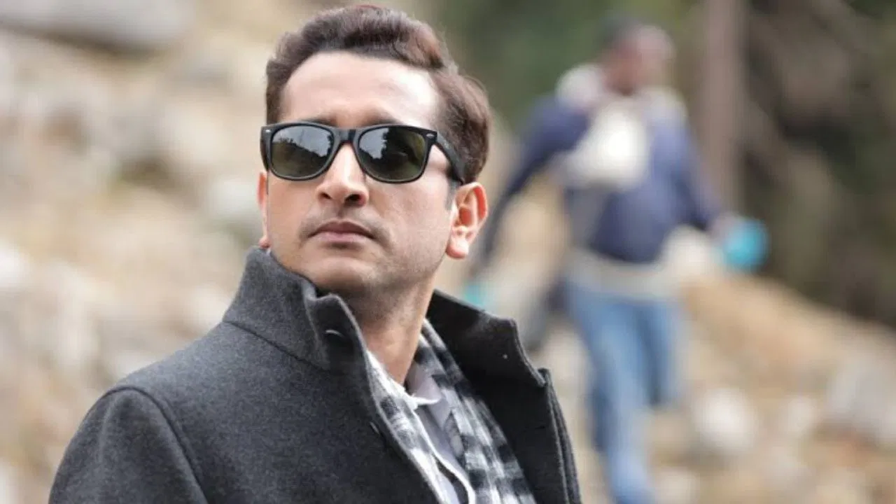 Parambrata Chatterjee: बॉलीवुड का भरोसेमंद बंगाली स्टार, अनुष्का शर्मा से विद्या बालन तक के साथ निभाए दमदार किरदार Parambrata Chatterjee: बॉलीवुड का भरोसेमंद बंगाली स्टार, अनुष्का शर्मा से विद्या बालन तक के साथ निभाए दमदार किरदार