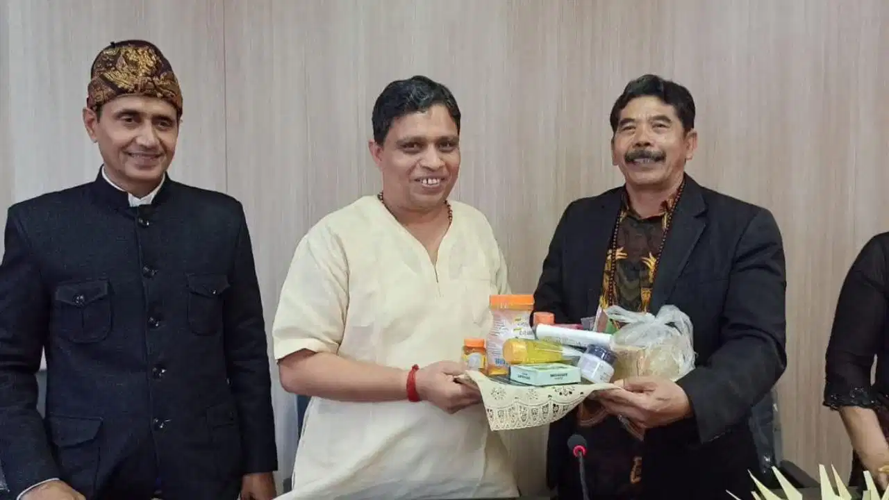 बाली में सनातन संस्कृति और योग का विस्तार, पतंजलि और इंडोनेशियाई हिंदू विश्वविद्यालय के बीच ऐतिहासिक समझौता बाली में सनातन संस्कृति और योग का विस्तार, पतंजलि और इंडोनेशियाई हिंदू विश्वविद्यालय के बीच ऐतिहासिक समझौता