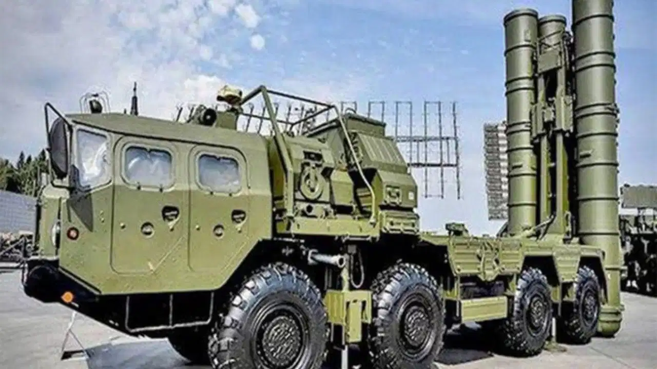 भारत की वायु सुरक्षा हुई और मजबूत, चौथी S-400 स्क्वाड्रन से बढ़ेगी दुश्मनों की चिंता भारत की वायु सुरक्षा हुई और मजबूत, चौथी S-400 स्क्वाड्रन से बढ़ेगी दुश्मनों की चिंता