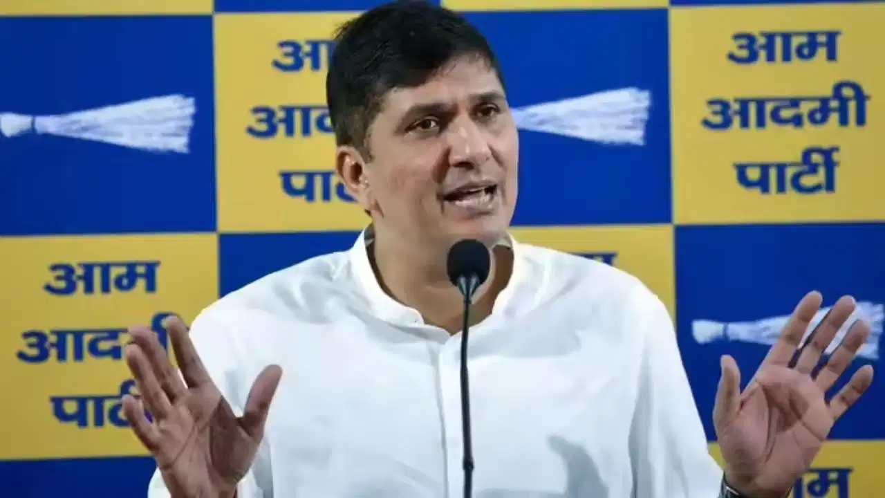 दिल्ली में 650 करोड़ घोटाले का आरोप, AAP–BJP में सियासी टकराव तेज दिल्ली में 650 करोड़ घोटाले का आरोप, AAP–BJP में सियासी टकराव तेज