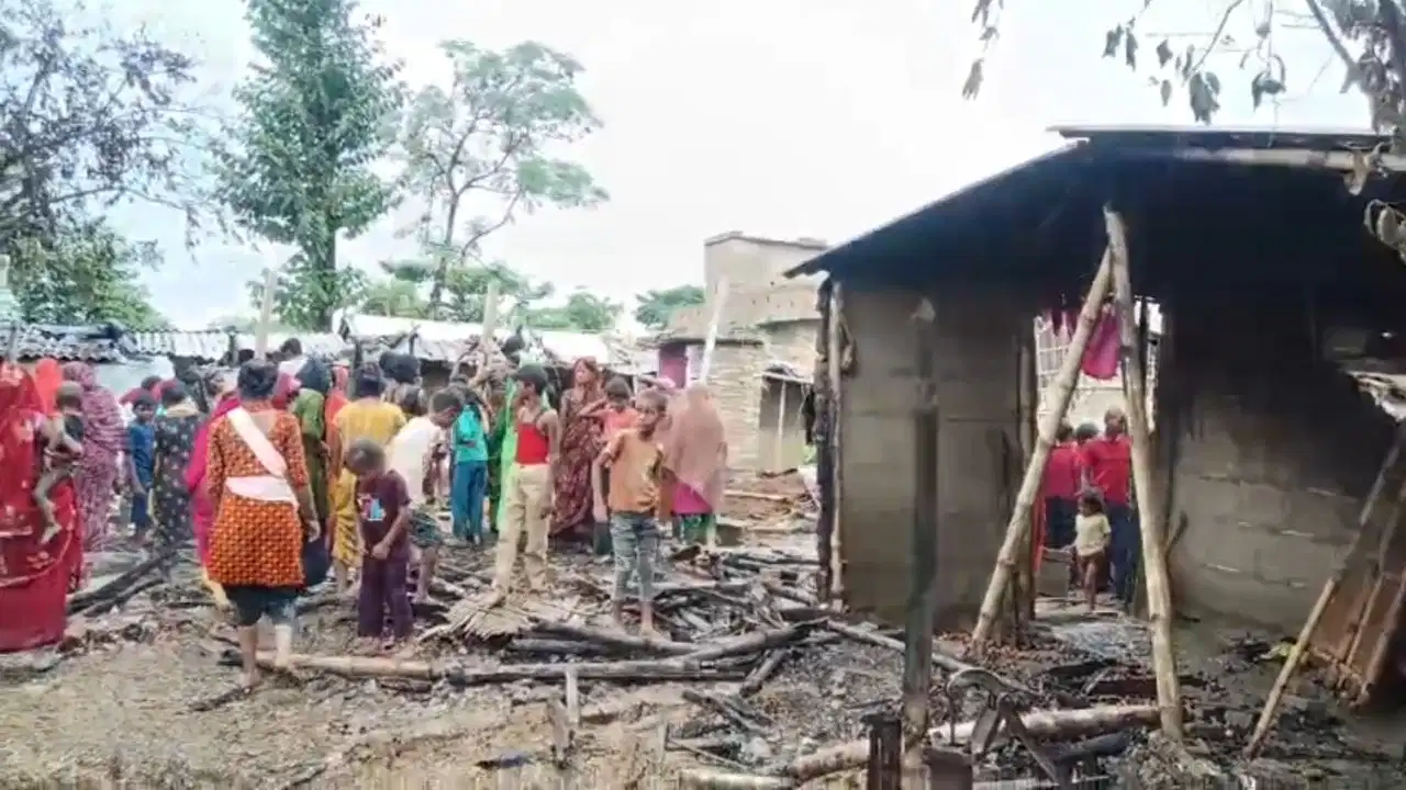 शिवहर में सिलेंडर ब्लास्ट से बड़ा हादसा, 8 घर जले; 6 लोग झुलसे, मुजफ्फरपुर रेफर शिवहर में सिलेंडर ब्लास्ट से बड़ा हादसा, 8 घर जले; 6 लोग झुलसे, मुजफ्फरपुर रेफर