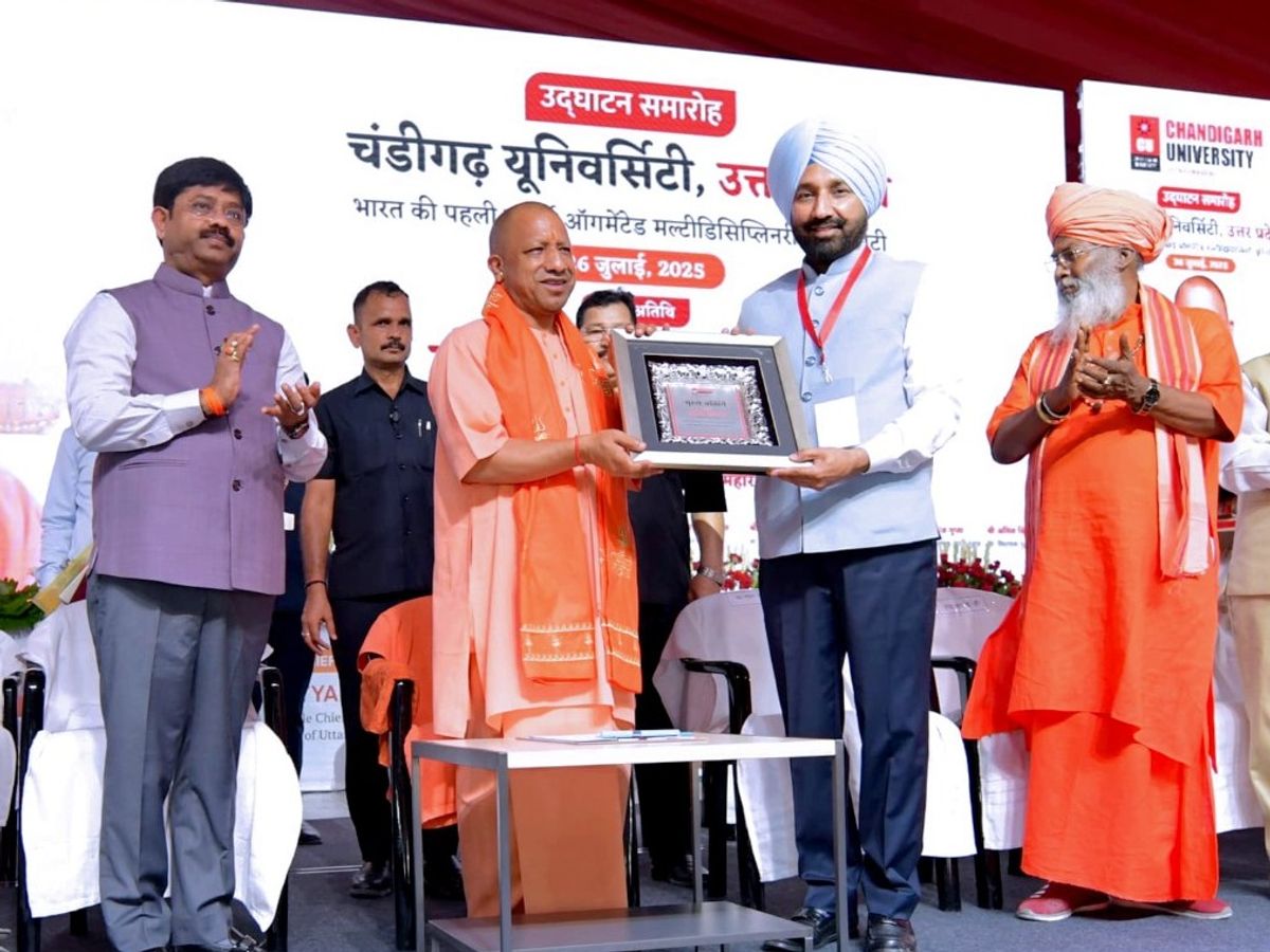 योगी सरकार के शिक्षा विजन को मिली नई मजबूती, चंडीगढ़ यूनिवर्सिटी ने यूपी की मेधाओं का किया सम्मान योगी सरकार के शिक्षा विजन को मिली नई मजबूती, चंडीगढ़ यूनिवर्सिटी ने यूपी की मेधाओं का किया सम्मान