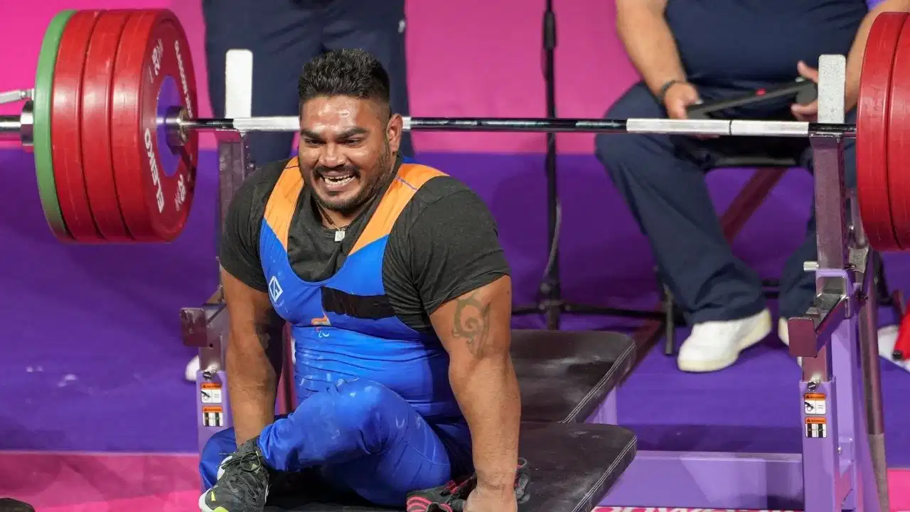CWG 2026: संघर्ष से शिखर तक पहुँचे झंडू कुमार, ब्रॉन्ज जीतकर भारत का खाता खोला, पोलियो और गरीबी पर लिखी जीत की नई कहानी CWG 2026: संघर्ष से शिखर तक पहुँचे झंडू कुमार, ब्रॉन्ज जीतकर भारत का खाता खोला, पोलियो और गरीबी पर लिखी जीत की नई कहानी