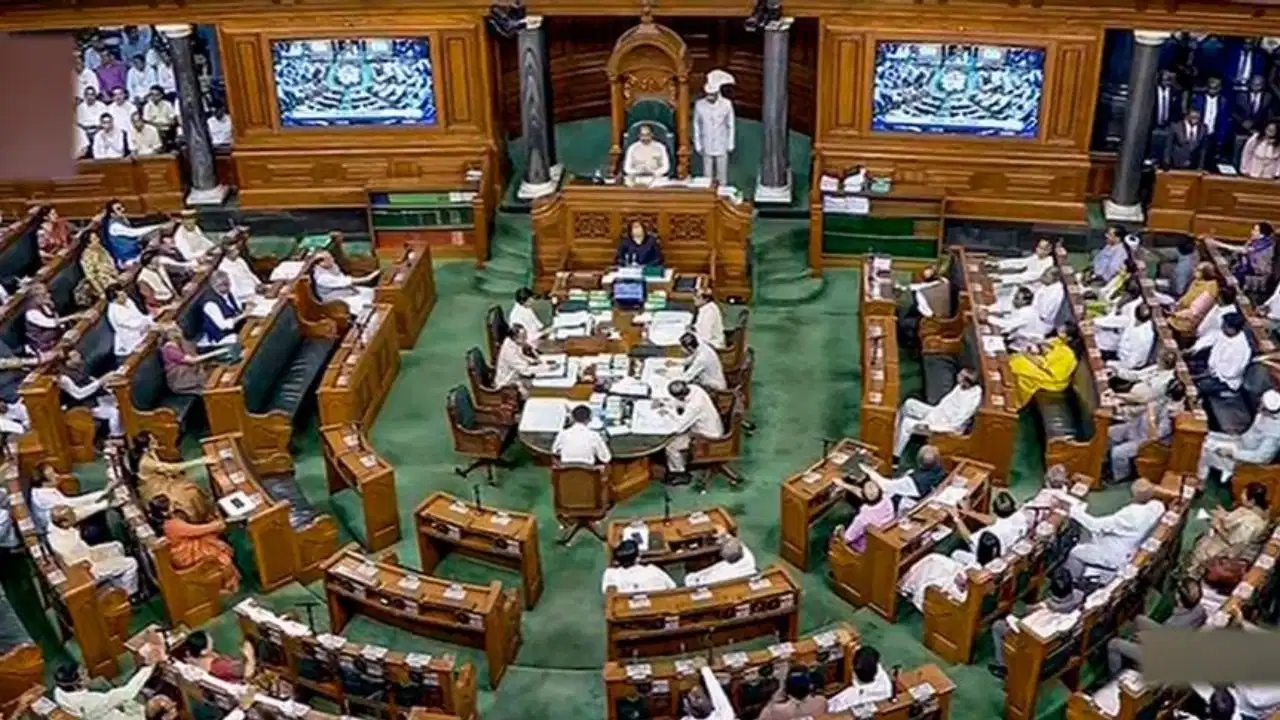 एंटी पेपर लीक बिल पर बनी सहमति, लोकसभा में मंगलवार को होगी अहम चर्चा एंटी पेपर लीक बिल पर बनी सहमति, लोकसभा में मंगलवार को होगी अहम चर्चा