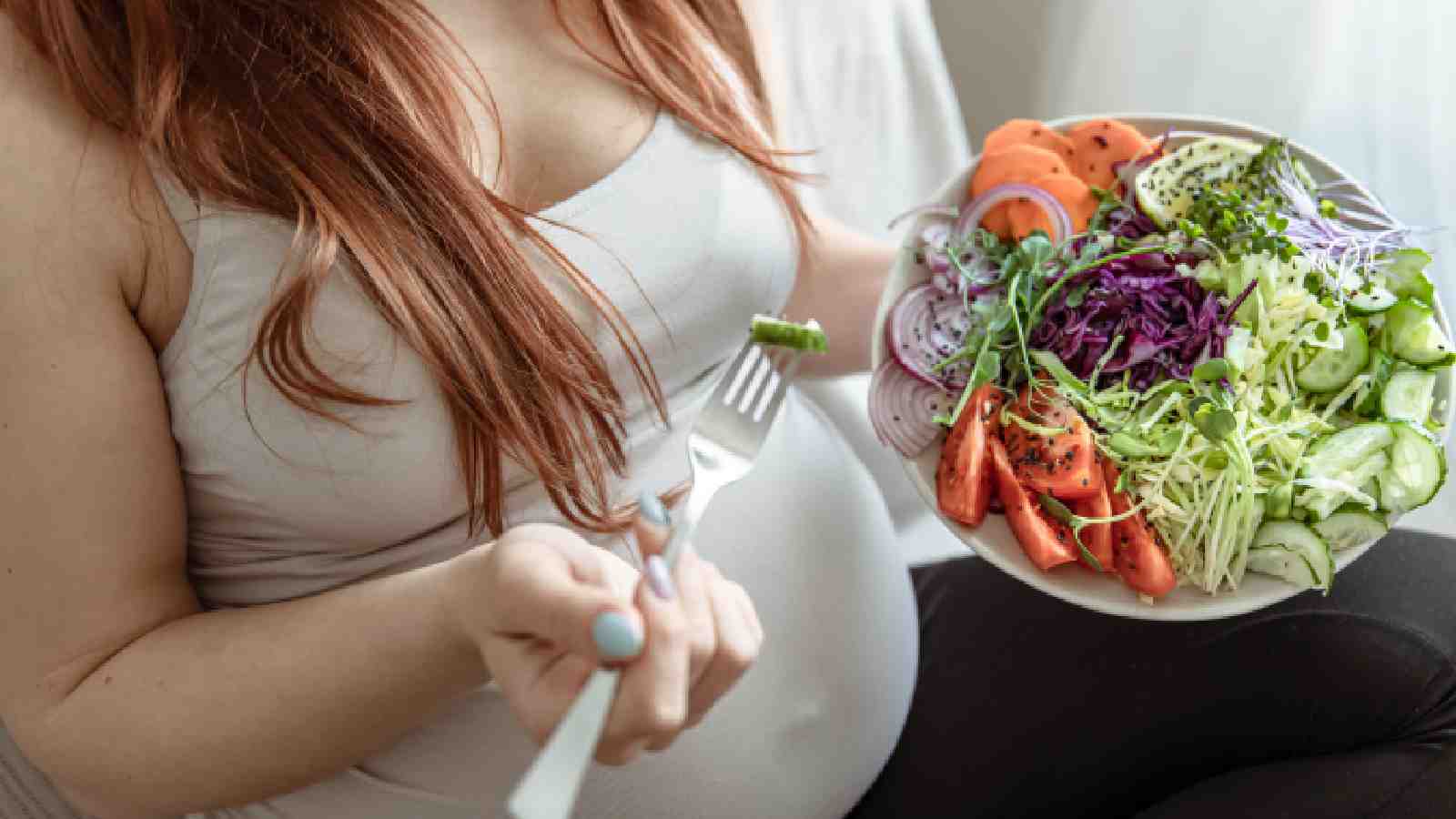 Fertility Diet: मां बनने की प्लानिंग कर रही हैं? डाइट में शामिल करें ये पौष्टिक चीजें, प्रजनन क्षमता को मिल सकता है सहारा